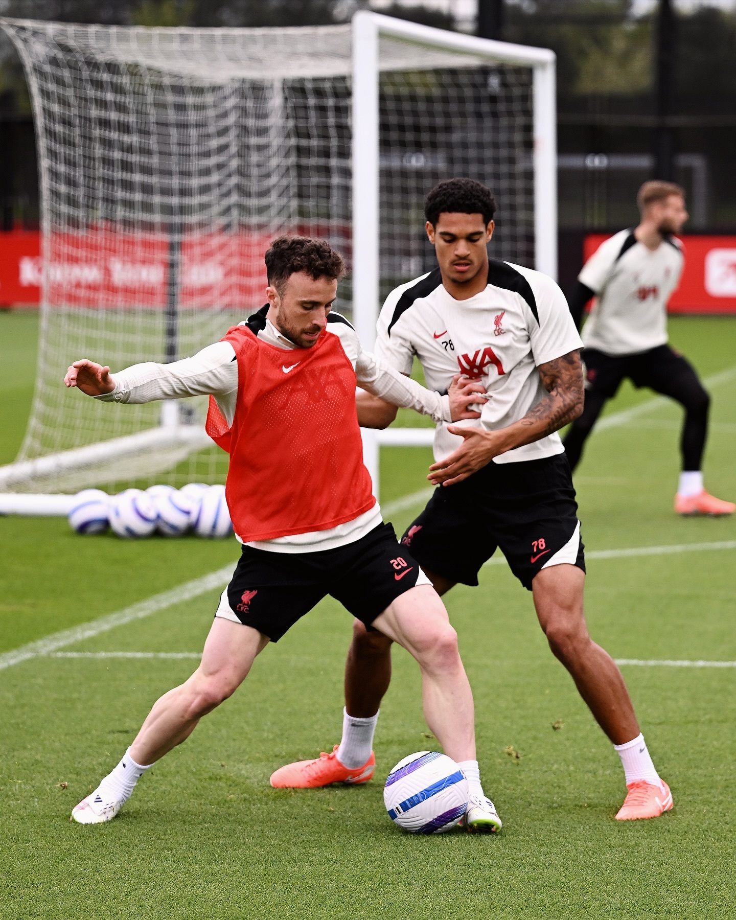 利物浦蓄势待发，阿森纳低迷难挽的简单介绍