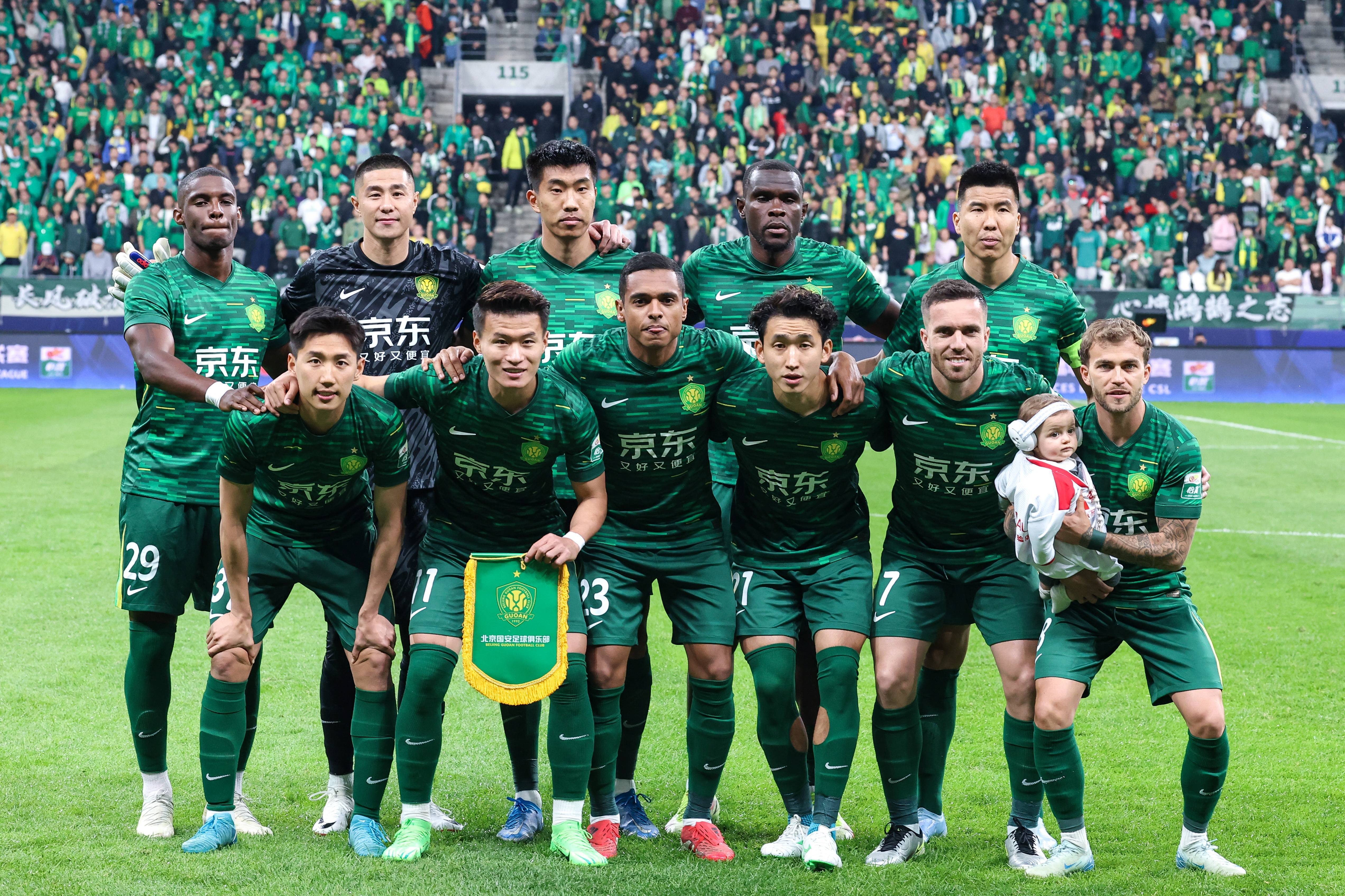 包含国内顶尖足球联赛火爆展开，球员们为荣誉战斗的词条