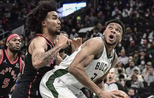 山东队逆转浙江队,范弗利特带队取胜 山东队逆转浙江队,范弗利特带队取胜