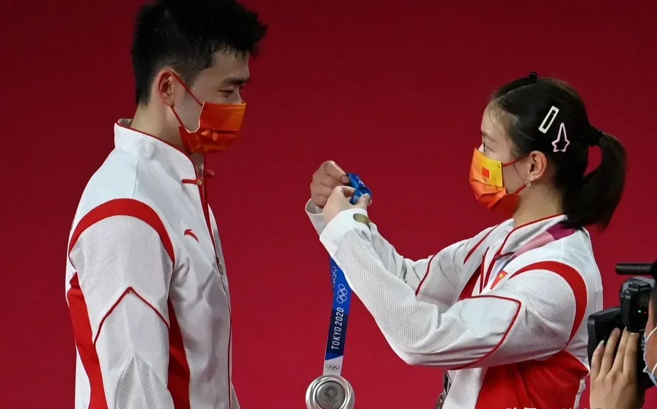 中国队轻取印尼队，黄鸭组合带队取胜