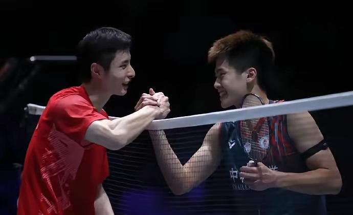 中国队完胜马来西亚队，石宇奇统治全场