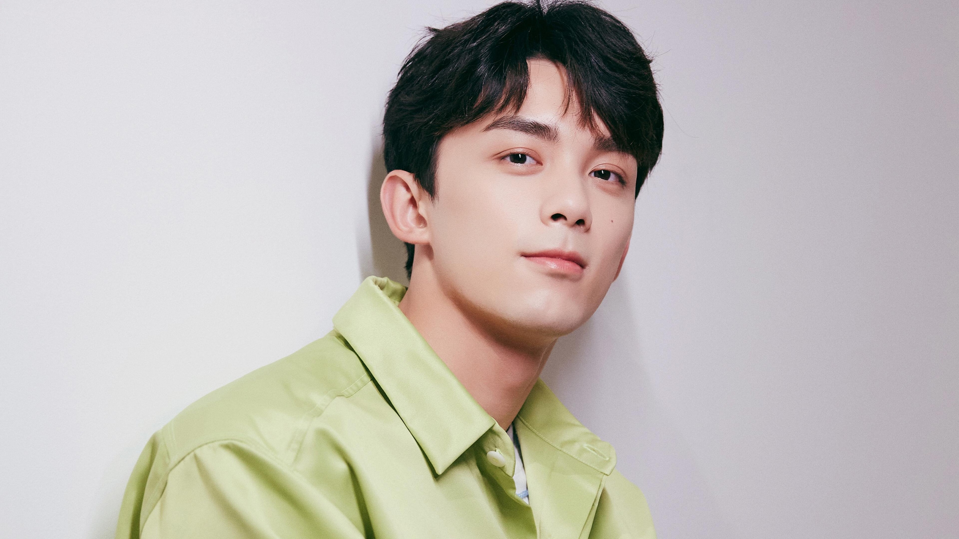 疆场黑风压白松,白袍箭定三军惊